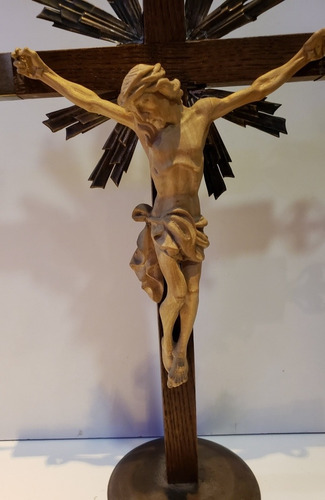 Cruz Crucifijo De Pie Tradicional Antiguo Madera Tallado (Usado)