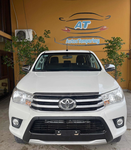 Imagen 3 de 6 de Toyota Hilux 2.8 Cd Srv 177cv 4x2 2017