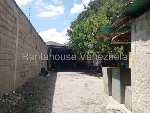Erika Armeya Alquila, Terreno Con Galpon En El Centro Este De Barquisimeto. Flex: 25-8821