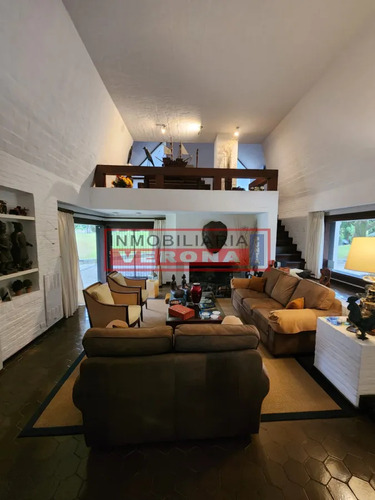 Casa En Venta En La Zona Del Golf.