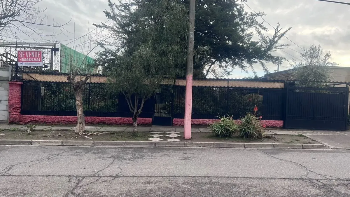 Imagen 1 de 18 de Casa Con Gran Sitio Pasos Sargento Menadier