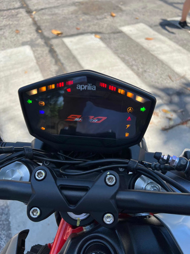 Imagen 11 de 23 de Aprilia Shiver 900 Naked