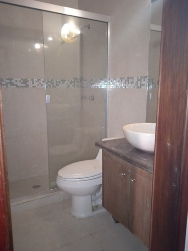 Imagen 10 de 13 de Moderna Casa En Alquiler