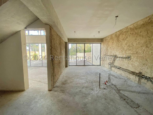 Edificio En Obra Gris En Venta En Chulavista, 24-16258