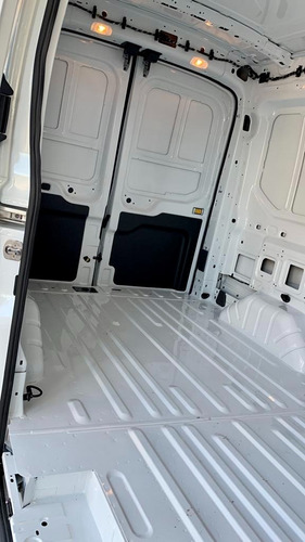 Imagen 10 de 16 de Ford Transit Furgon Largo 0km