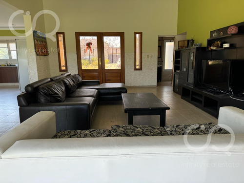 Casa En Barrio Fincas De San Vicente Chacras