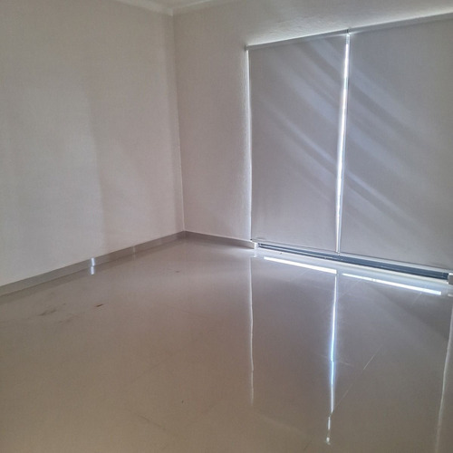 Hermosa Casa En El Refugio, 3 Recamaras, Roof, 4.5 Baños, Cuarto De Servicio