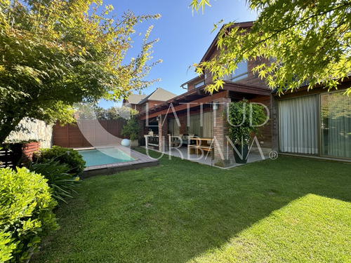 Disponible 30 Marzo, Útil 140 M2, Terreno 350 M2. Piscina