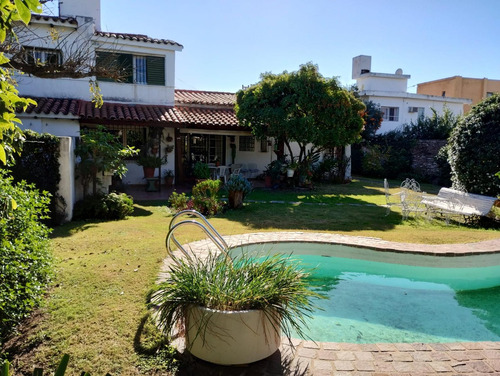 Casa 4 Dormitorios Con Departamento Cerro De Las Rosas Zona Norte