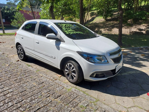 Imagem 8 de 10 de Chevrolet Onix 2015 1.4 Ltz 5p