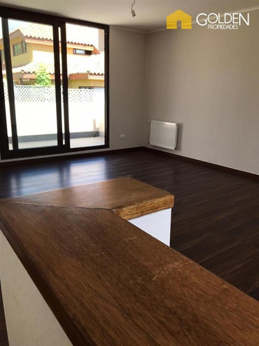 Casa En Venta De 4 Dorm. En Peñalolén