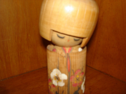 Figura Muñeca Tradicional Japonésa Sosaku Kokeshi Madera 
