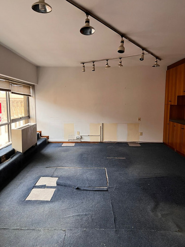 Ciudad Vieja Misiones Y Rincon, Cerca Del Puerto De Montevideo, Gran Oficina En Venta O Alquiler