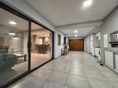 Casa En Venta, 3 Dormitorios, 2 Baños, En Solares De Santa María, Zona Sur