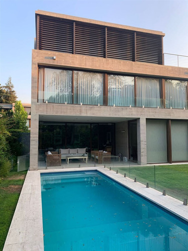 Casa En Arriendo De 5 Dorm. En Las Condes