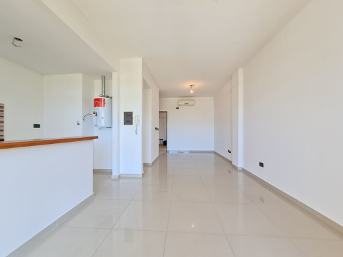 Imagen 1 de 22 de Venta De Departamento 1 Dormitorio Con Cochera, La Plata