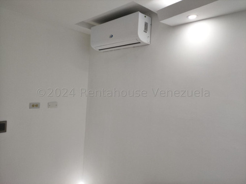 En Venta Departamento Remodelado, Amplio Lujo Y Un Singular Modernismo Minimalista Ideal Para Un Dia A Dia Exitoso - El Rosal // Luis Gomez // Mls #25-5162