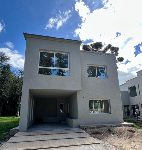 Casa En  Venta En Benavidez, Tigre.