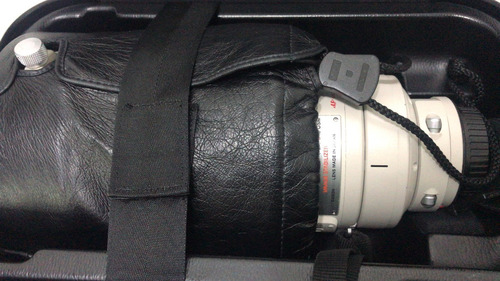 Canon Ef 300mm F/2.8 L Is Usm Muito Bem Conservada C/ Case #