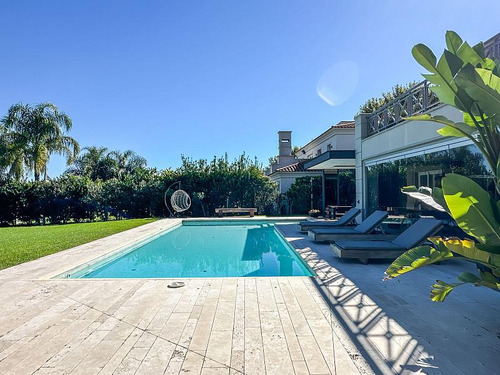 Excelente Casa Con Impecables Detalles En La Concepción Lujan