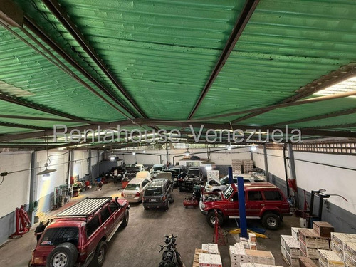Sarría !! Excelente Galpón En Venta A Pie De Calle, 595 M2, 2 Baños, Muy Bien Ubicado. Ideal Para Desarrollar Actividades Comerciales O Industriales Que Requieran Amplitud Y Buena Altura