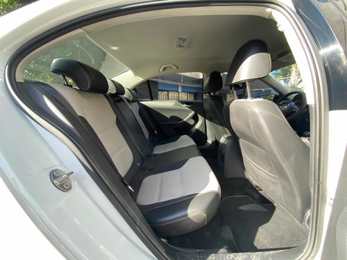 Imagen 7 de 15 de Volkswagen Jetta 2017 2.0 Fest Mt