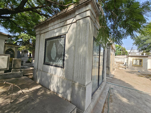 Cripta Familiar Dentro Del Panteón Español