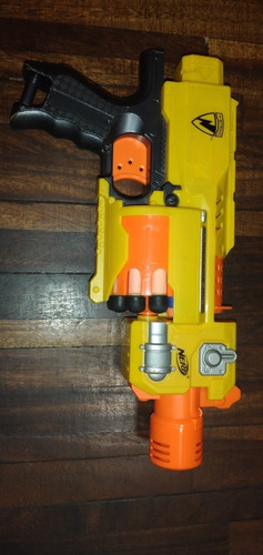 Pistola Nerf Barricade,  De 10 Dardos. Color Amarillo. 