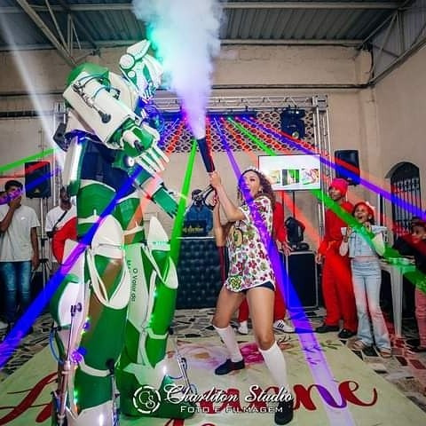 Imagem 2 de 5 de Robô De Led