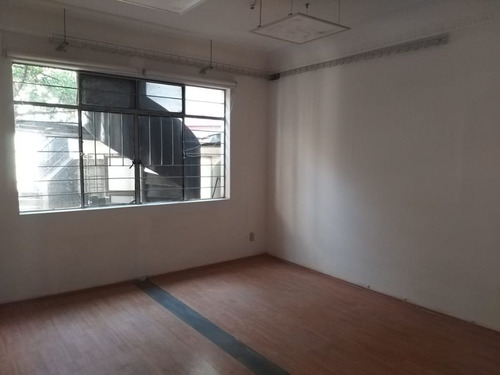 Imagen 10 de 14 de Casa Para Oficinas En Venta / Adolfo Prieto