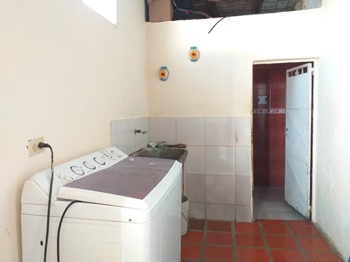 Imagen 9 de 15 de Casa En Venta En Calle Monzon De Coro 22-8937 04146954944