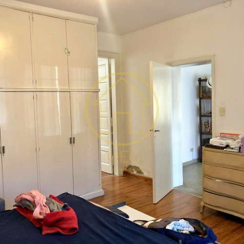 Casa Venta Barrio Parque Bernal 4 Amb Con Amplio Jardin.