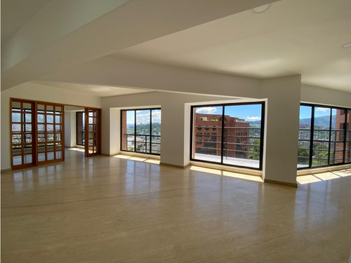 Venta. Apartamento (ph). Valle Arriba. Caracas. (mmv)