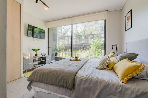 Estudio En Venta De 1 Dorm + 1 Baño. En Santiago