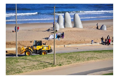 Apartamento De 3 Dormitorios En Torre Imperiale, Punta Del Este.