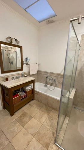 Chalet En Venta Condicionada En Barrio Parque