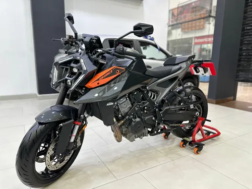 Duke 990
