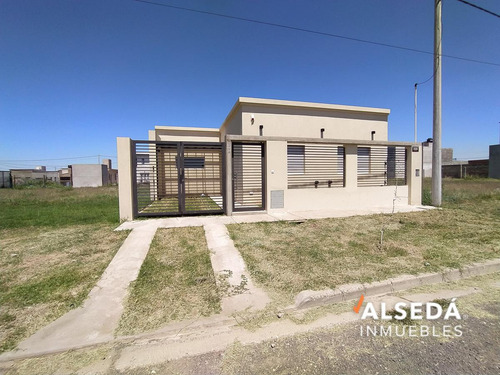 Casa 2 Dormitorios Venta Eco Pueblo Alvear