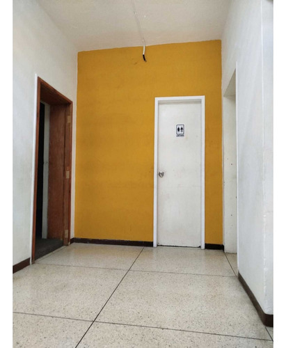 Alquiler Planta Alta En Casa Comercial 200m2 La Carlota 4706