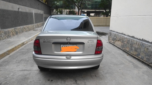 Imagen 3 de 7 de Chevrolet Corsa Sedan