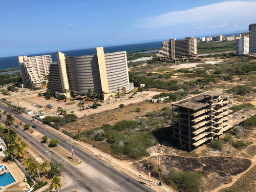 Penthouse En Conjunto Residencial Laguna Suite 2, Nueva Esparta, Margarita, Con Zona Amplia Y Con Piscina