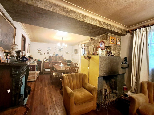 Casa En Venta De 5 Dorm. En Ñuñoa