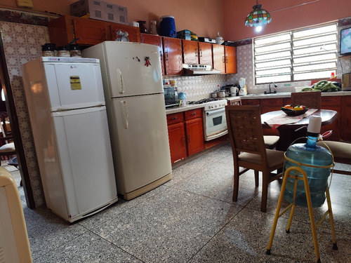 Grabiela R. Vende Apartoquinta Trigal Sur. Calle Cerrada.
