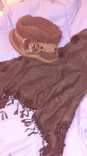 Sombrero Tejido Con Apliques + Chalina Para Combinar Chocolate M Lisa (Usado)