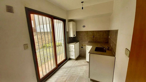 Dúplex De 3 Ambientes Con Cochera, Patio Y Terraza