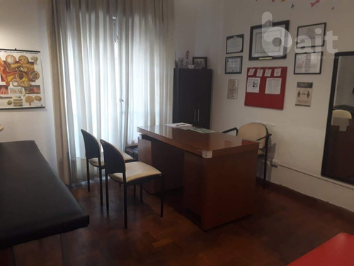 Imagen 2 de 12 de Venta Departamento Uso Profesional 6 Ambientes Con Cochera, 2 Baños, Sobre Cañada.