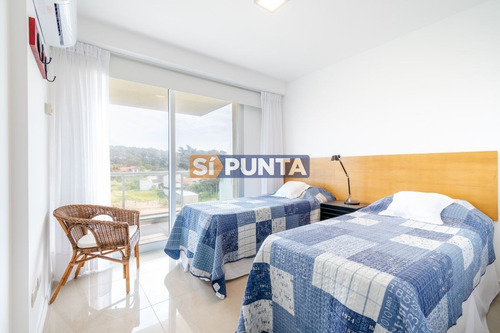 Imagen 8 de 28 de Apartamento De Tres Dormitorios En Suite En Alquiler Con Vista El Mar En Primera Línea Playa Brava