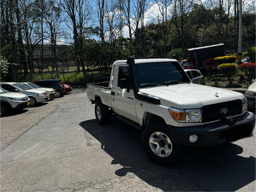 Toyota Land Cruiser 79 Hzj 79 Árabe