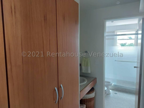Imagen 18 de 30 de En Exclusivo Conjunto Muy Cerca De Farmatodo El Hatillo, Con Bellas Áreas Sociales, Jardín Privado, Hermosos Towhouse