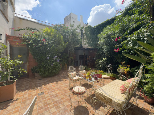 Venta Casa 7 Ambientes Con Patio, Cochera Y Playroom En Almagro